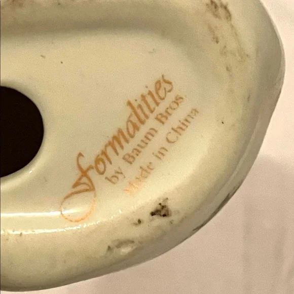 Formalities by Baum Bros Victorian Cat Salt and Pepper Shakers - Picture 4 of 5